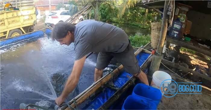 Viral Bule Swiss Jadi Tukang Ikan di Pangandaran Jago Bahasa Sunda