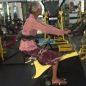 Viral Nenek-Nenek Pakai Kebaya fitness Di Gym, Bikin Warga Net Bengong?